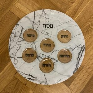 IMG_2778 Plateau pour le seder de pessah en verre