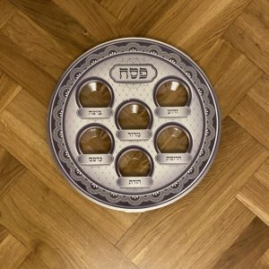 IMG_4063 Plateau pour le seder de Pessah en carton
