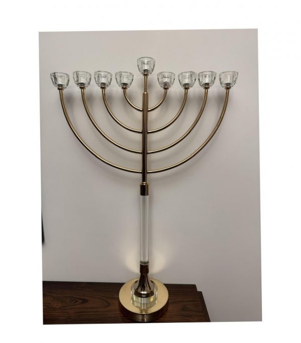 Hanoukia dorée sur pied