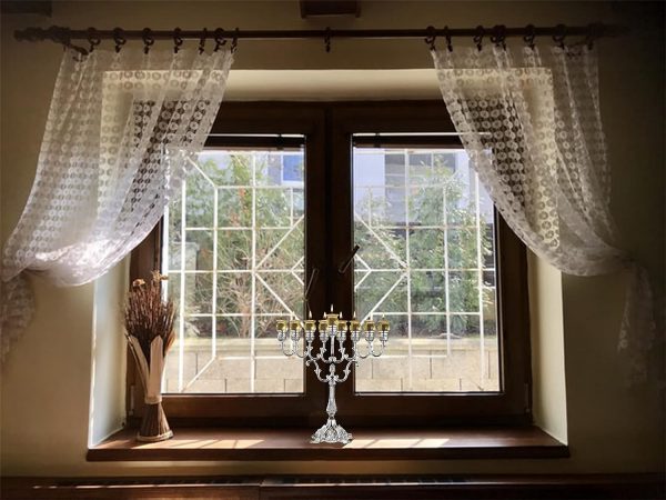 Hanoukia en Métal Argenté Dimension 34cm x 32 cm