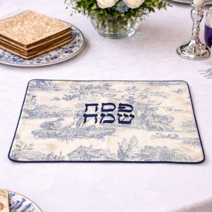 870520c4-788b-4f05-b790-83c1453c06d2 Napperon pour le Seder en toile de Jouy