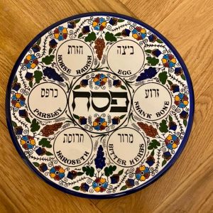WhatsApp Image 2020-03-23 at 20.48.25 (1) Plateau pour le Seder de Pessah Arménien PM