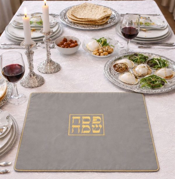Napperon pour le Seder en satin