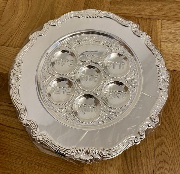 Plateau pour le seder de Pessah en métal argenté