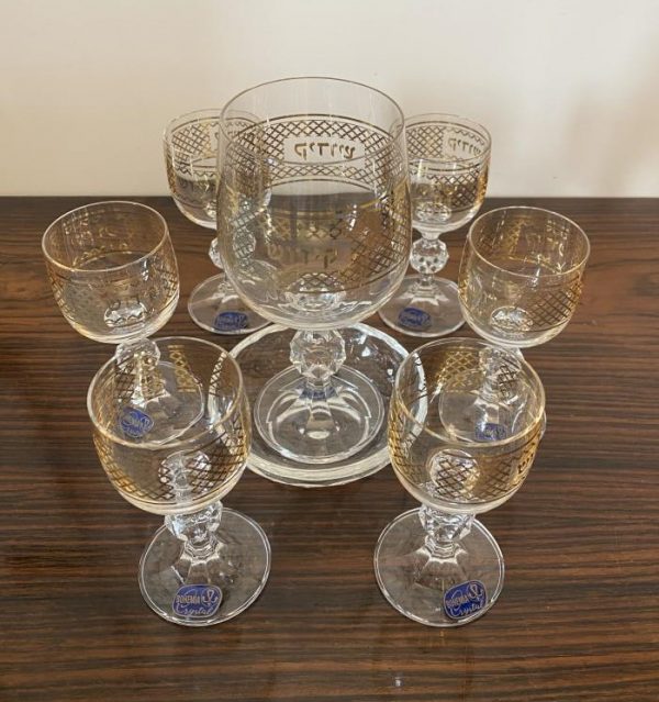 Le lot de  6 petits verres  en cristal
