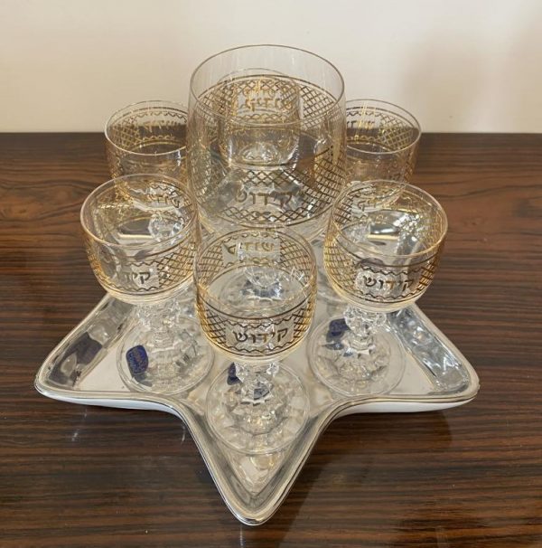 Le lot de  6 petits verres  en cristal