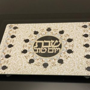 IMG_7236 Plateau pour Shabbat en verre et bois découpé au laser