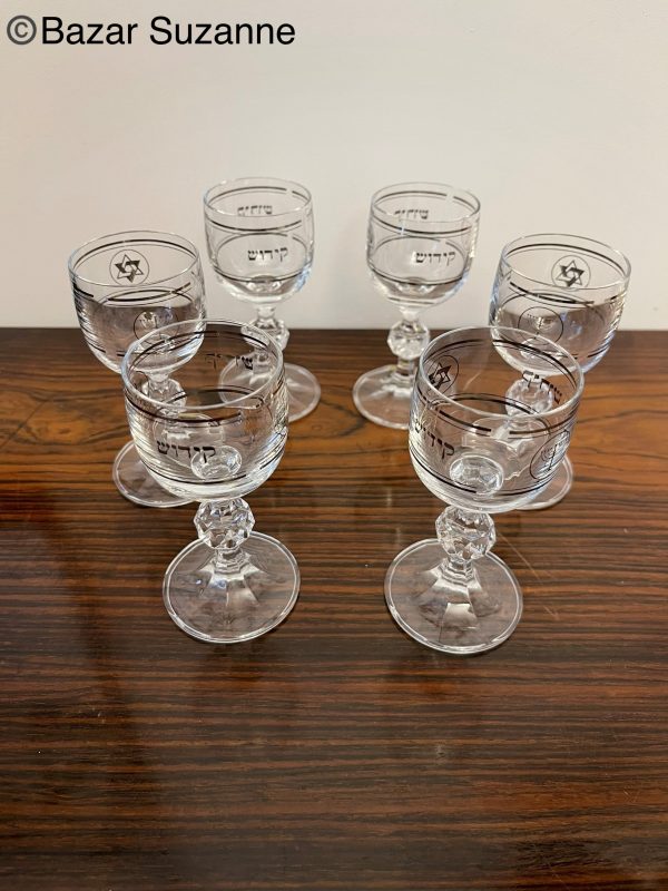 Le lot de 6 petits verres en cristal
