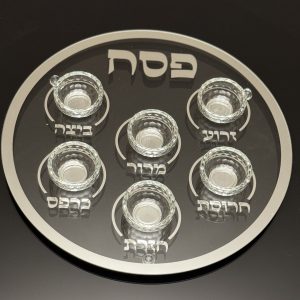 IMG_1353 Plateau pour le seder de pessah en verre et coupelles en cristal