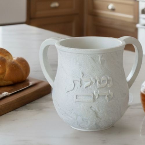 Kéli Nétilat Yadayim en polyresine