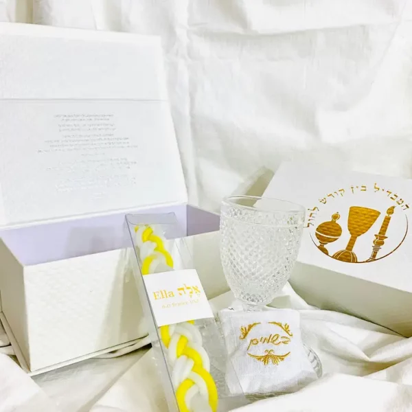 ba7e7bacdfcab9a9d6885520cadd51a7f555873e7acc4e41762c8076d4d1f1a4 Kit de luxe pour la Havdala