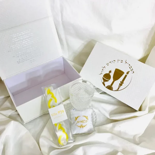 d373275b6dcee6792d20a62874ad6c59ce84a46ee8dfc6e9005bb762b3a2a0d3 Kit de luxe pour la Havdala