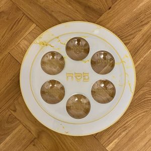 IMG_6470 Plateau pour le seder de pessah en verre