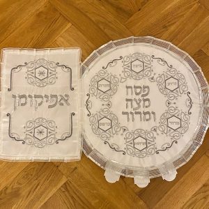 IMG_8834 Napperon pour le Seder avec pochette Afikoman