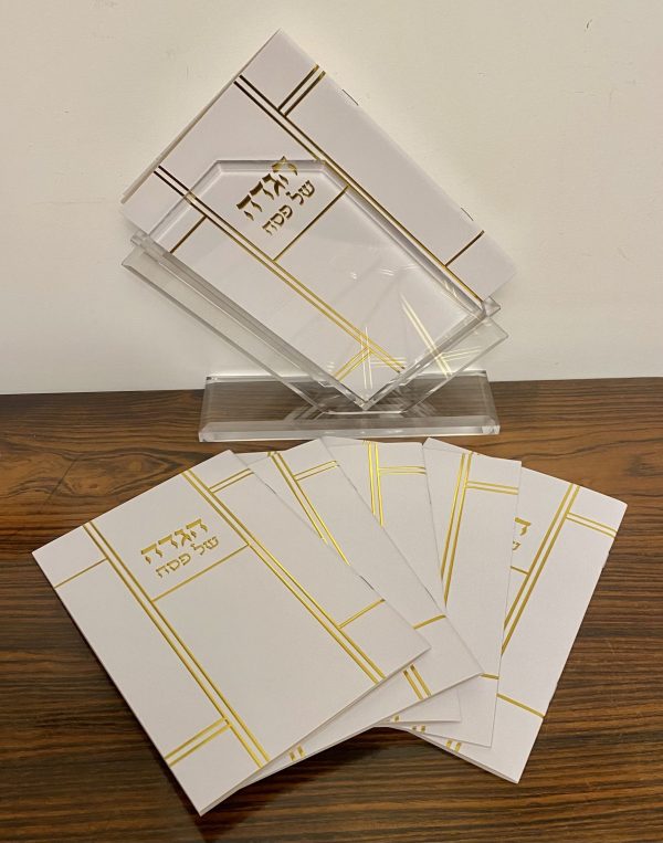 Support avec 6 Haggadot de Pessah en hébreu