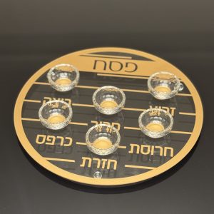 IMG_1454 Plateau doré pour le seder de pessah en verre et coupelles en cristal