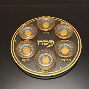 IMG_6683 Plateau doré pour le seder en verre et coupelles en cristal