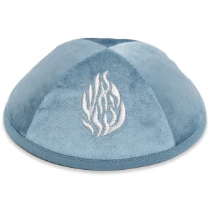 10229 Kipa Velours bleu clair brodée flamme Rabbi Nahman de Breslev