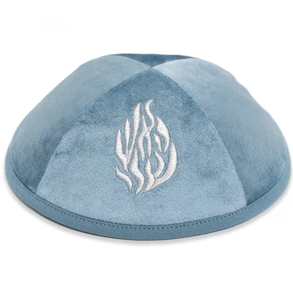 Kipa Velours bleu clair brodée flamme Rabbi Nahman de Breslev