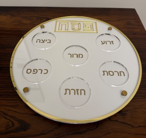 Plateau du seder blanc et doré en acrylique