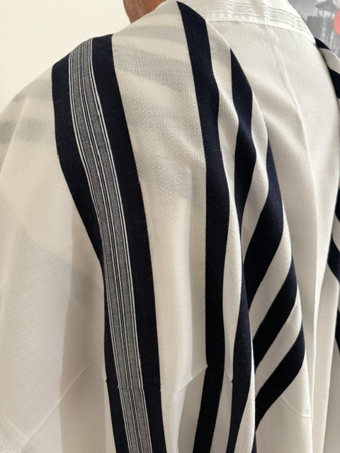 Talit Prière Cha’harit bandes Bleu Marine gros fils ( séfarade)