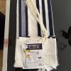 Talit Prière Cha’harit bandes Bleu Marine gros fils ( séfarade)